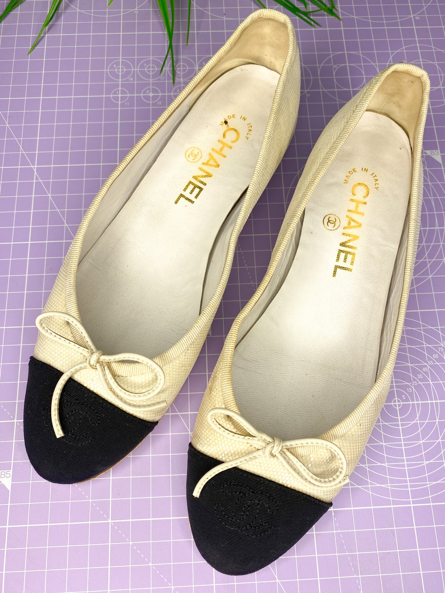 Chanel Ballet Flats in Beige Black 38C/5