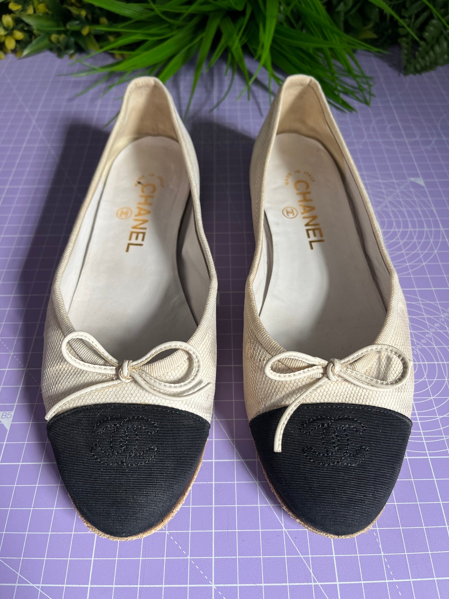 Chanel Ballet Flats in Beige Black 38C/5