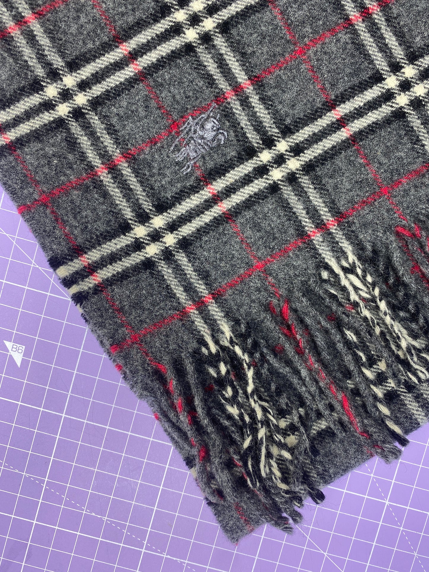 Unisex Burberry Lambswool Scarf Grey Red